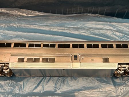 HO scale train - Samhongsa Amtrak Superliner Coach Baggage car Supply