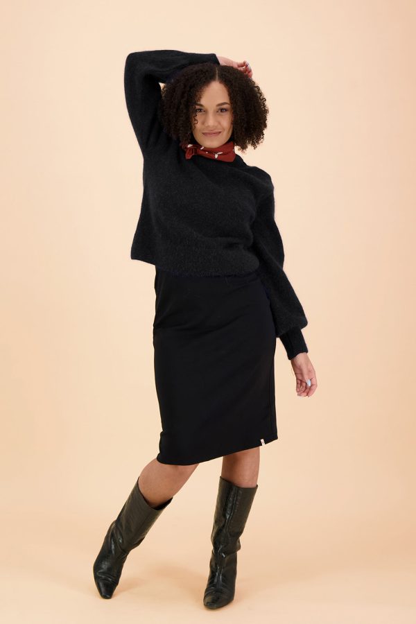 V-Neck Jumper & Comfy Pencil Skirt -pakkaus Supply